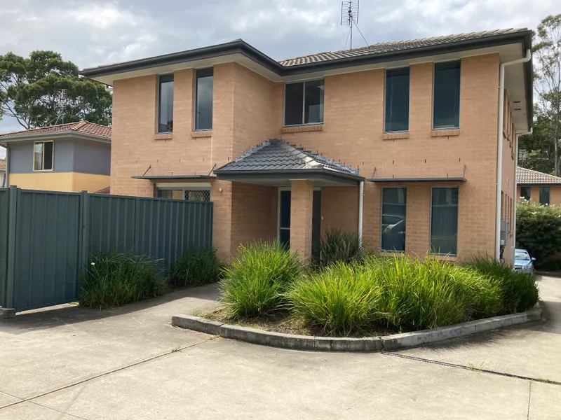 Student House With Ensuites All Round.