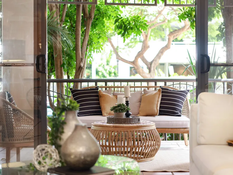 Massive Ground Floor, Corner, Courtyard Apartment