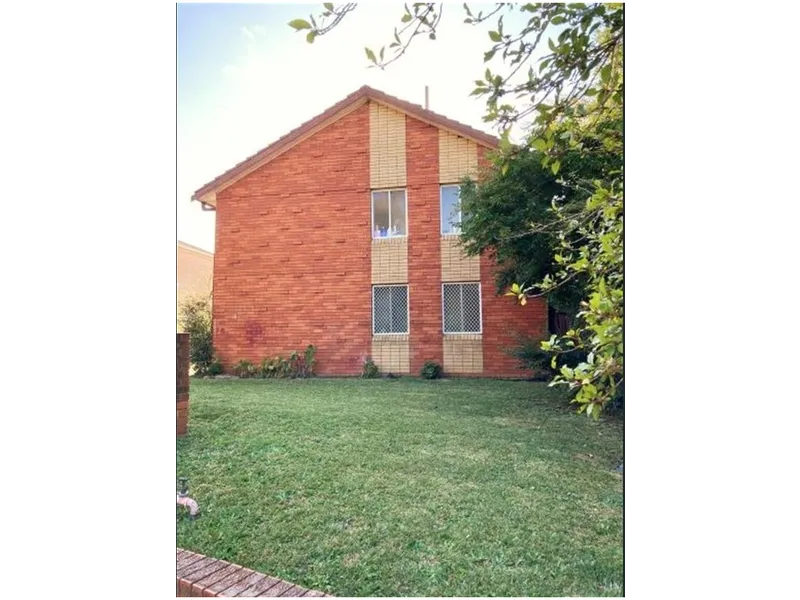 Comfortable 2 Bed rooms Apartment for rent $ 270 pw in Roselands. Don't miss out.