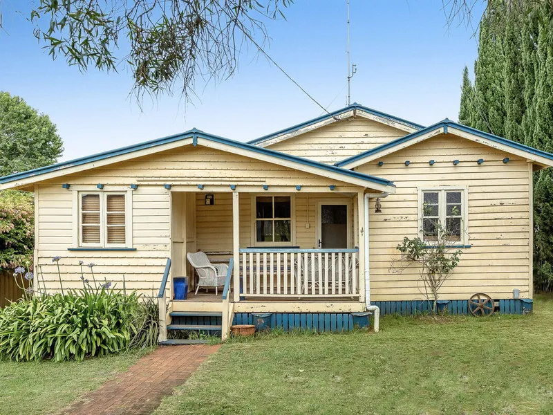 SUPERB TOOWOOMBA TRIPLE GABLE IN EVER DESIRABLE RANGEVILLE
