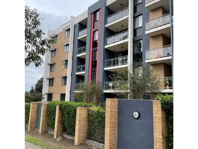 Bright ground floor apartment of superb convenience