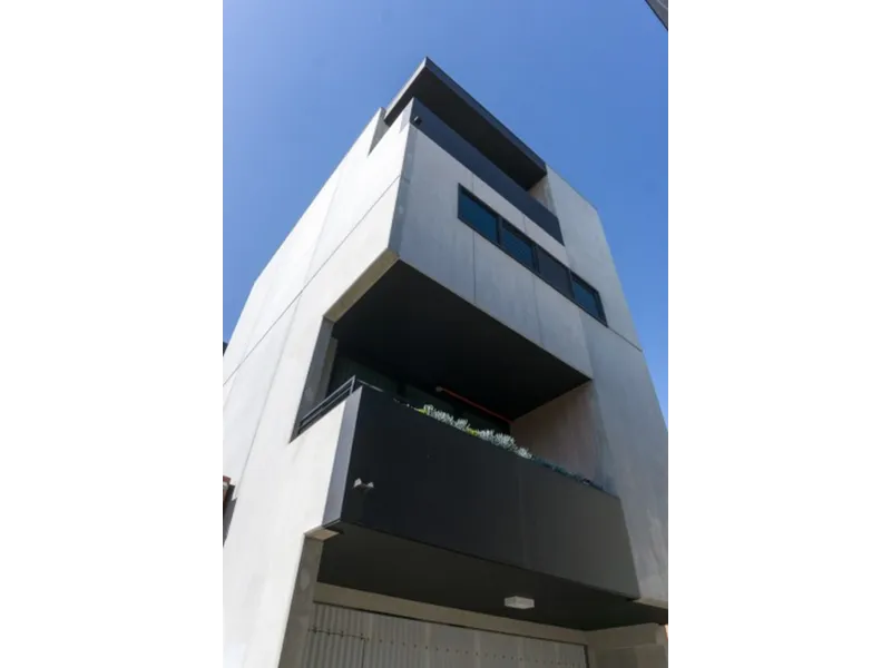 Modern 2 Bedroom Apartment