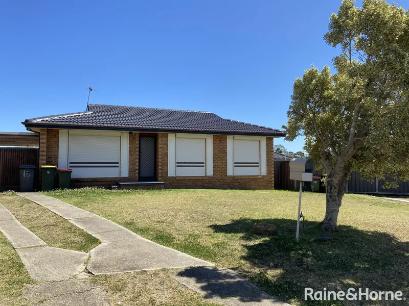 3 BEDROOM FAMILY HOME WITH A LARGE BACKYARD