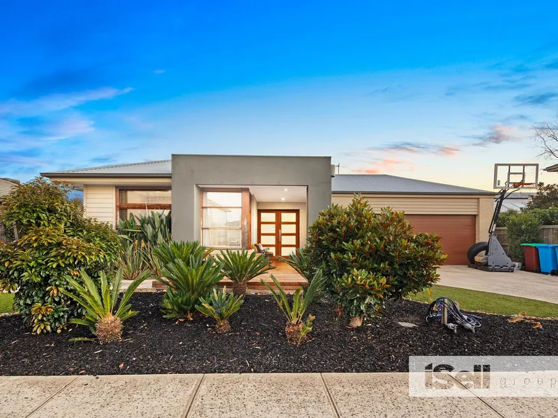 FAMILY HOME WITH IMPRESSIVE ENTERTAINING SPACES