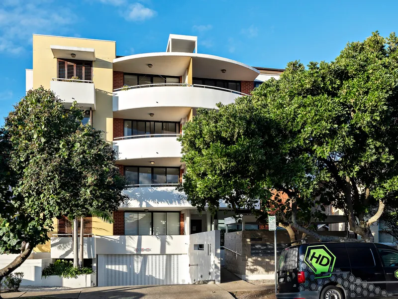 Exceptional apartment footsteps from the beach