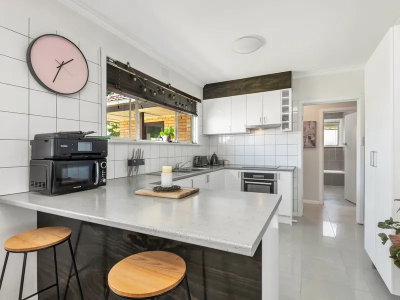 Beautifully presented, great location.