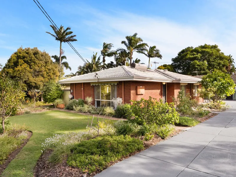 RECENTLY RENOVATED 3 X1 DUPLEX