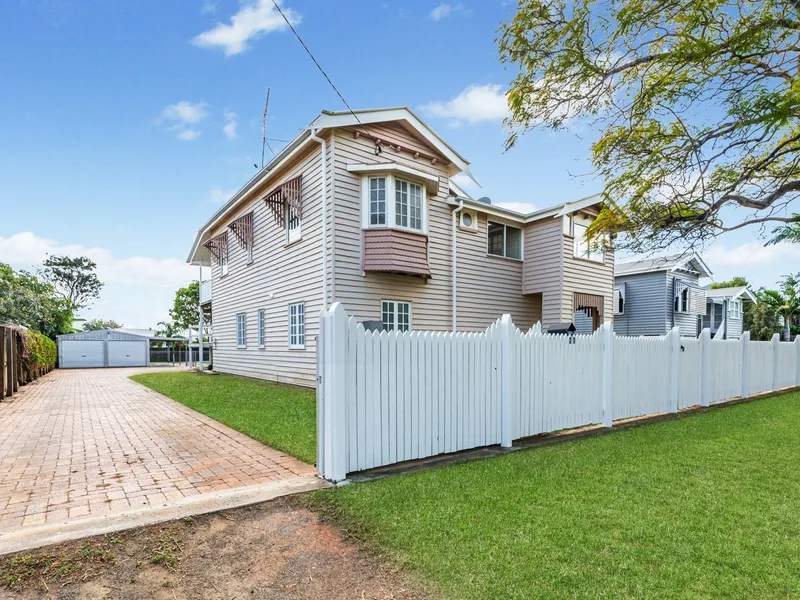 DUAL LIVING QUEENSLANDER WITH PRIVATE YARD & POOL ONLY 2 MINS TO THE CBD!