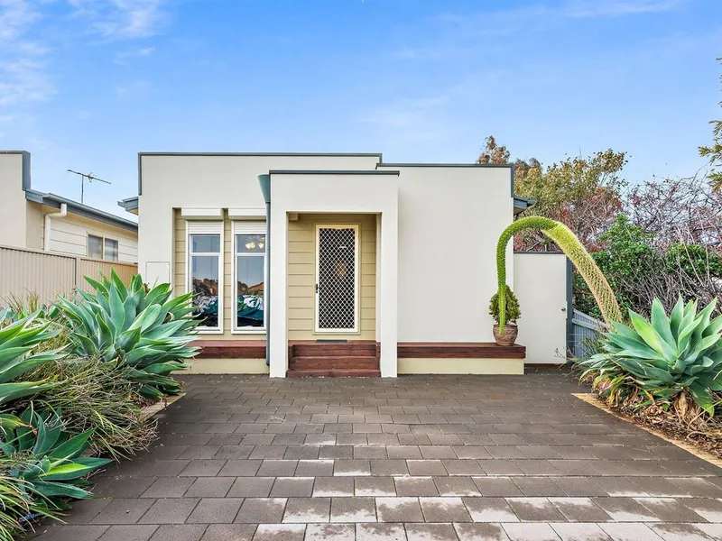 STUNNER IN GREAT LOCATION