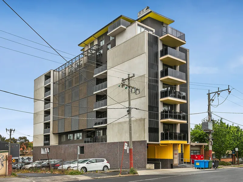 Modern, low maintenance living with absolute convenience and sensational views