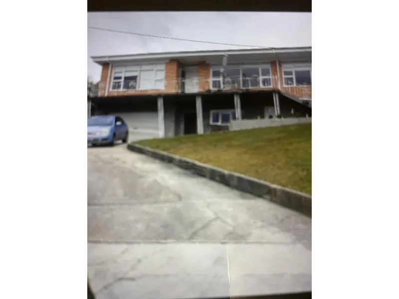 RIVERSIDE : Lovely 3 bedroom house garage views pet ok