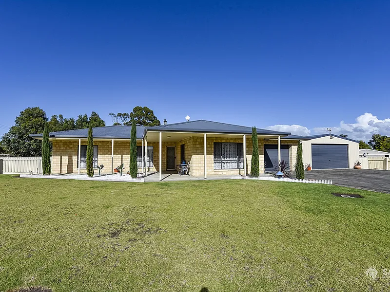 Presentation, position and parking! This property must be seen to be appreciated!