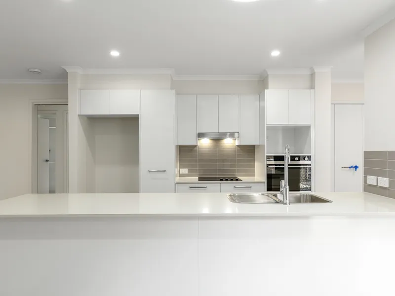 Fully upgraded unit with a host of quality fixtures and fittings throughout