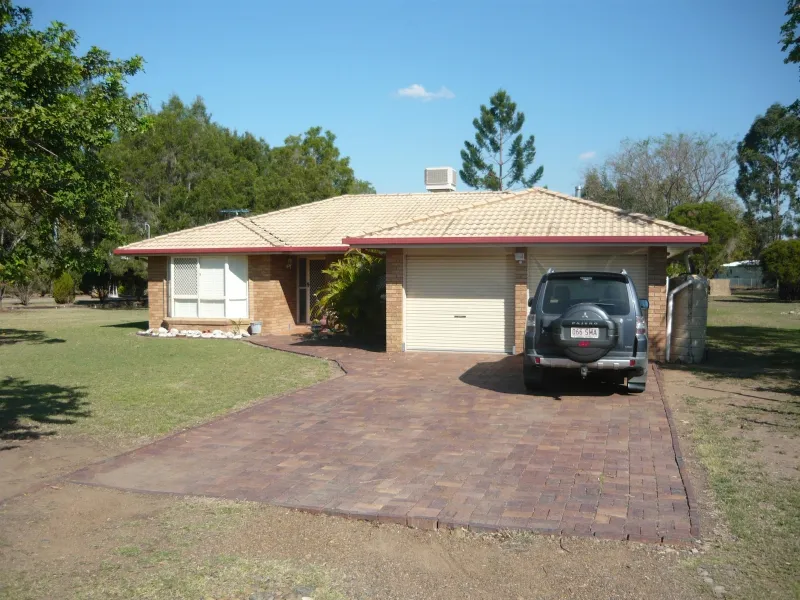 HOUSE FOR SALE IN BILOELA 5 BEDROOMS  (FOR INVESTORS)Was rented out for $480.00 a week 