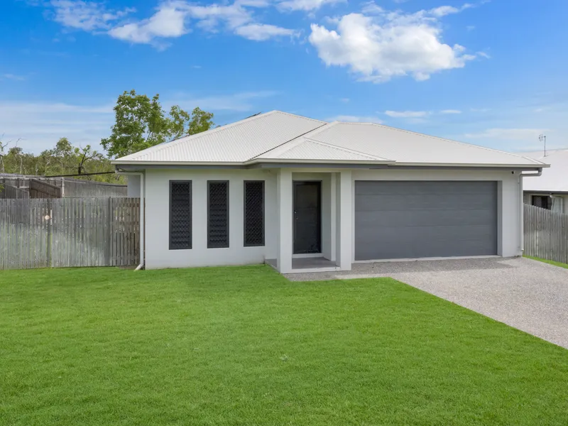 POOL, MEDIA ROOM & SOLAR!!!