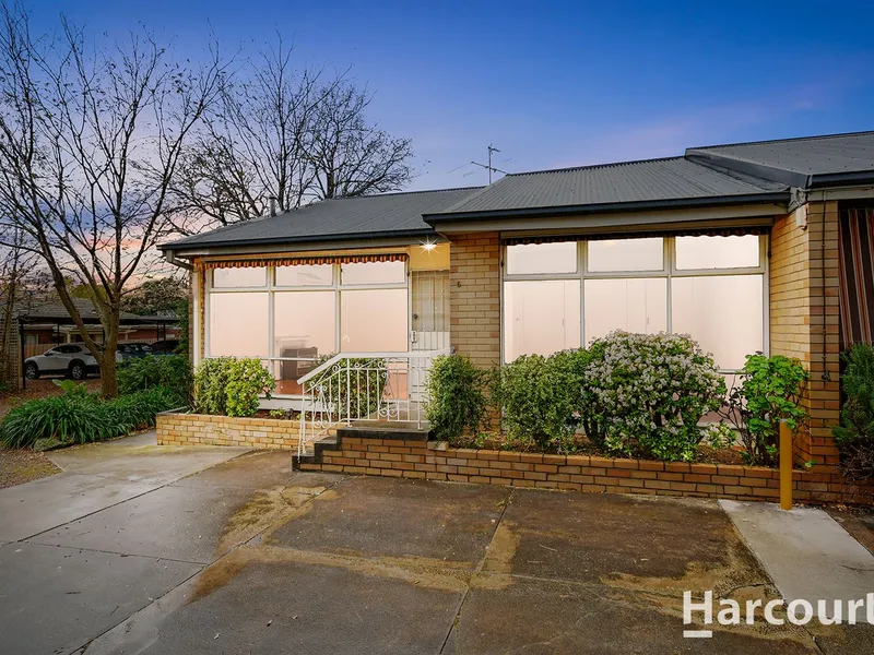 Short Walk to Box Hill from this Bright and Modern Unit