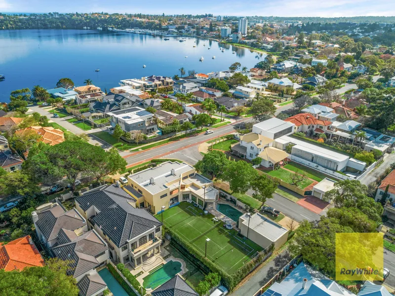Spectacular ‘Hollywood’ Riverside Estate