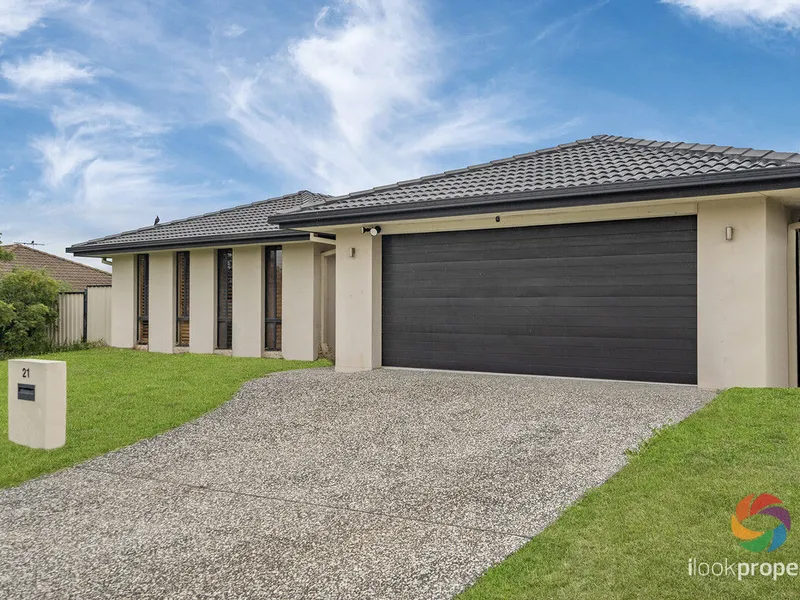 PERFECT INVESTMENT OPPORTUNITY OR FAMILY HOME WITH SIDE ACCESS!!