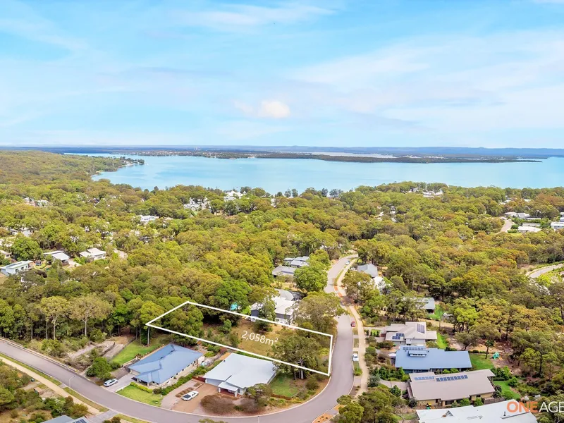 If next door's home sold for $1,425,000 on a smaller 1,563m² block & land at 17 Freshwater sold for $817,000, an even smaller 913m² sloping site ...