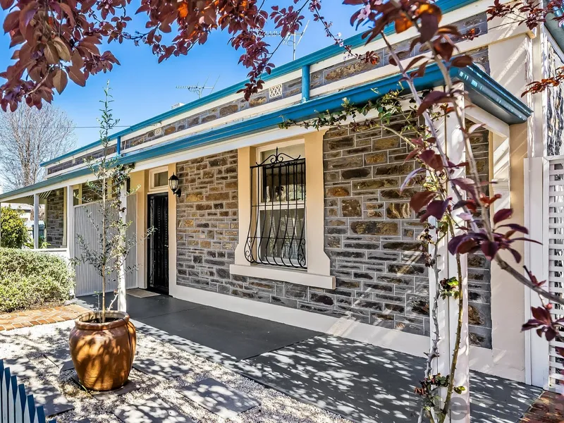 Charming c.1880 bluestone cottage offering an elegant lifestyle of convenience.