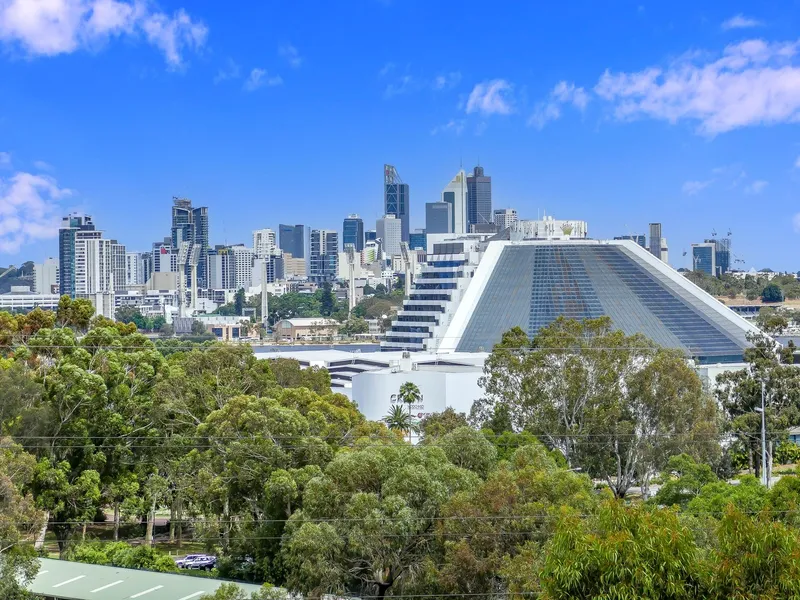 Recently completed complex, Fully furnished, Luxury top floor apartment with Crown Casino and Perth city vie