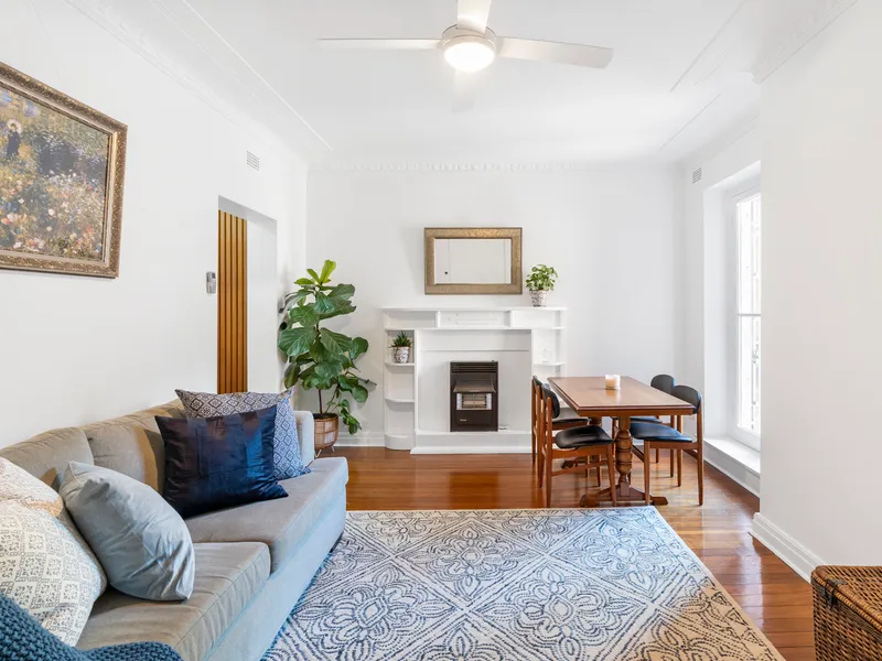 Oversized Art Deco Sanctuary In Greystanes, Harbourside Living Meets Village Convenience