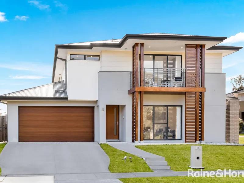GRAND FAMILY HOME WITH EXTRAS!