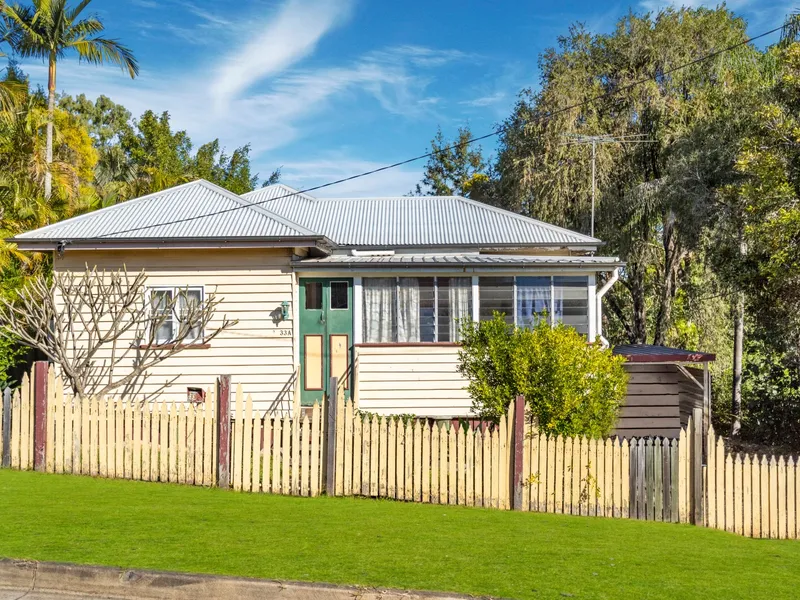 CHARACTER HOME IN SADLIERS CROSSING