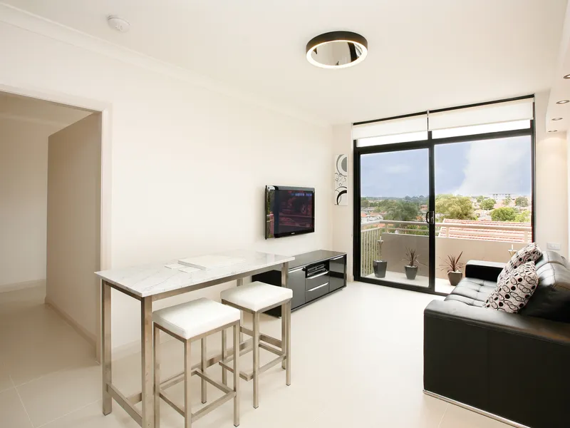 One bedroom apartment with district views