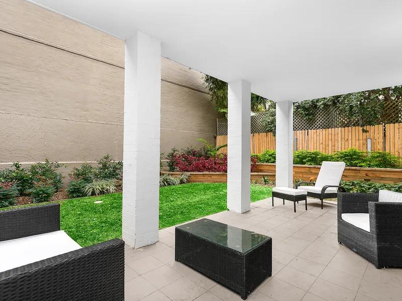 GROUND-FLOOR DUPLEX WITH LARGE FLEXI ROOM AND NORTH FACING GARDEN