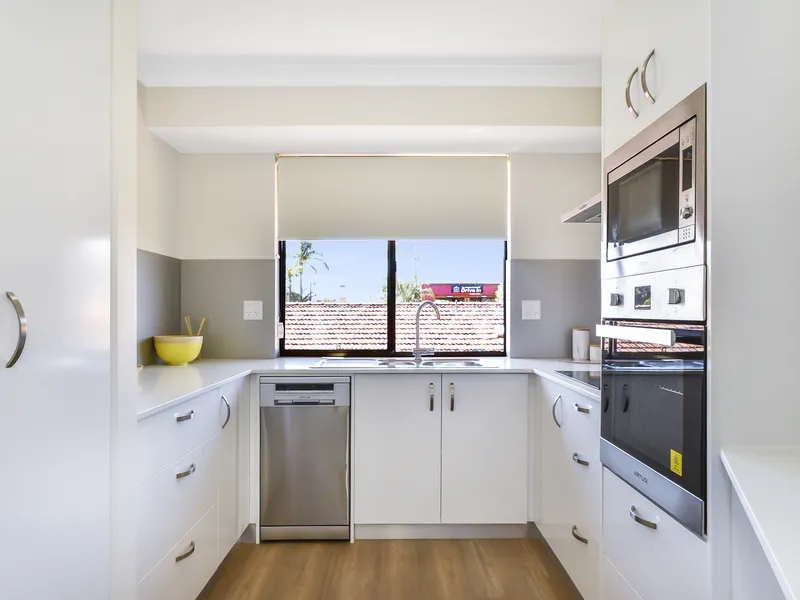 Fully renovated, light and bright villa. Move in with nothing to do!