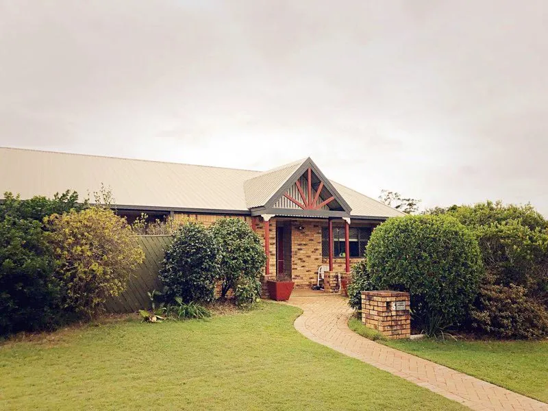 Fully furnished Large family home with stunning pool ! Partial utility bills included.