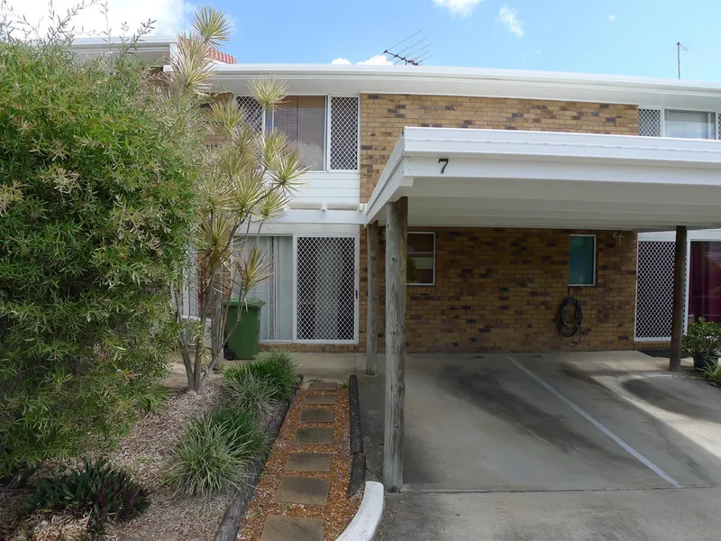 NEAT TOWNHOUSE IN HANDY LOCATION