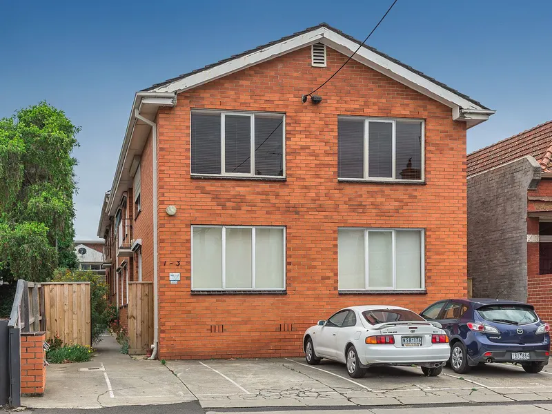 AFFORDABLE RICHMOND HILL OPPORTUNITY!