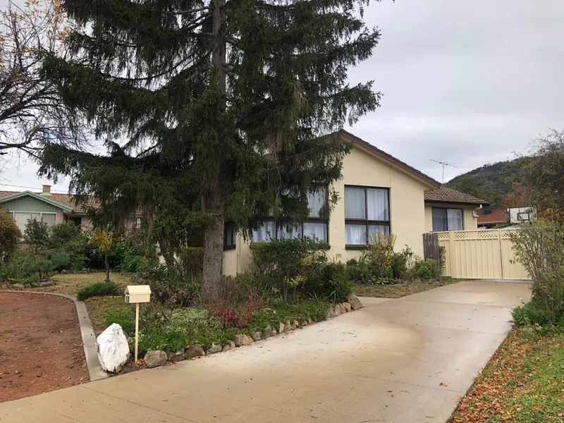 Large Sunny & Updated Family Home (4 or 5 beds)