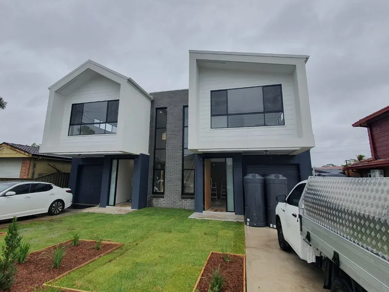 Brand new Quality 5 bedroom modern duplex - Smithfield