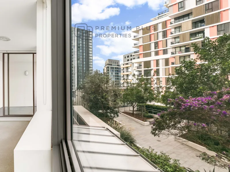 BRIGHT 2 BED + STUDY - METRO BUILDING IN 'DISCOVERY POINT' 