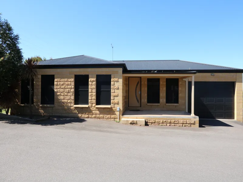 MODERN UNIT CLOSE TO SCHOOL PRECINCT