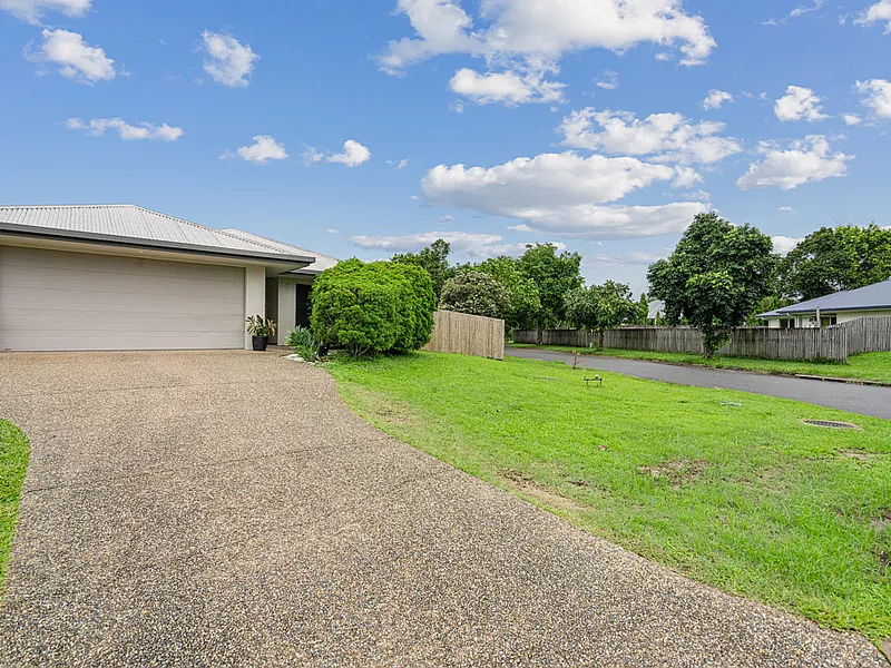 WHITE ROCK GEM - GREAT FAMILY HOME!