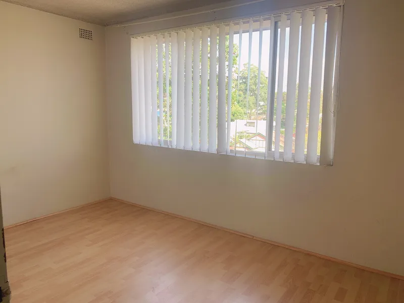 Prime Location Top level One Bedroom With Floorboards 
