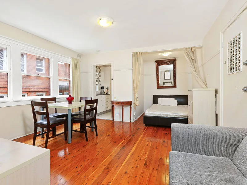 BEAUTIFUL, FULLY FURNISHED FULLY SELF CONTAINED STUDIO
