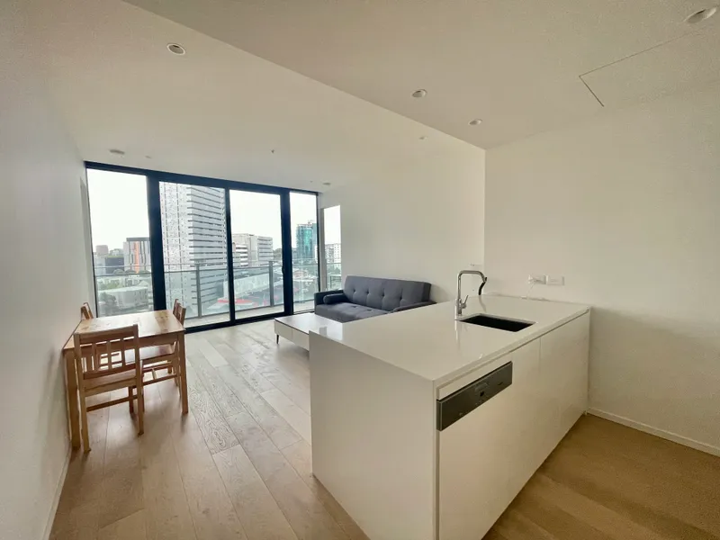 Furnished Nearly new two-bedroom two-bathroom Apartment in Melbourne Square East Tower