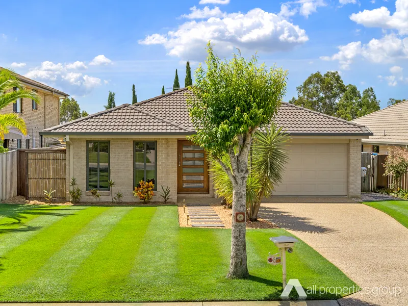 METRICON HOME WITH PRIME LOCATION AND AWARD WINNING LAWN