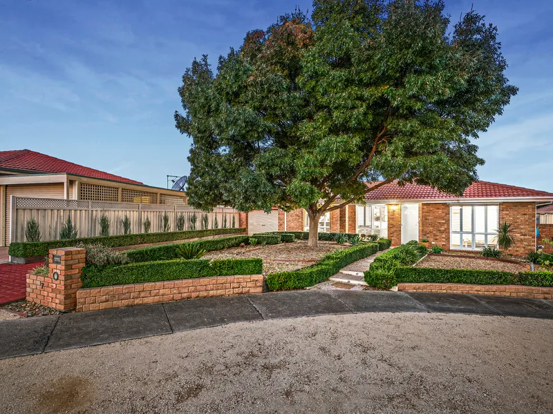 Gracious Living in Peaceful Court Location