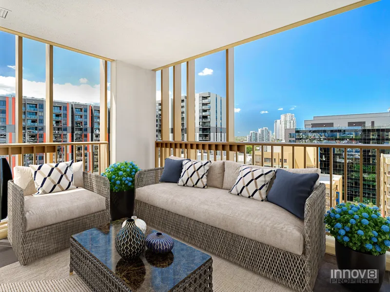 Modern Unit With Breath-taking Views Across The CBD & Mount Coot-Tha