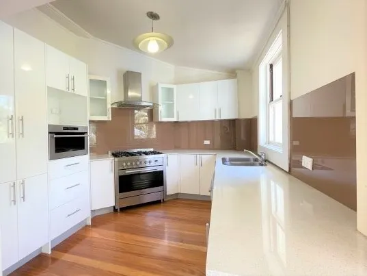 Great location 4 bedroom house with pool