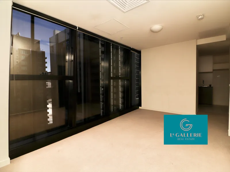2 Bedroom Modern Apartment with Car Space in the heart of Melbourne CBD