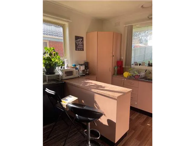 ***3 Bedrooms x 1 Bath - Large Yard ~ Amazing Position