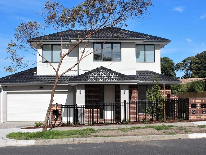 ALMOST NEW, SIMPLY STUNNING & BRILLIANT LOCATION