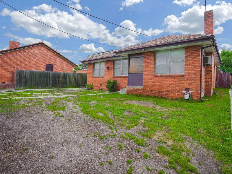 EASY LIVING WITH THE FIRST WEEK FREE!